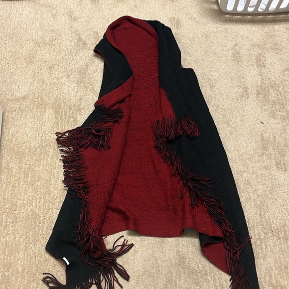 Reversible black and red sweater - Picture 2 of 2